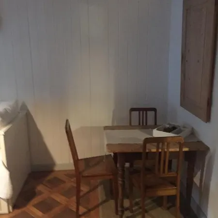 Schlaflokal Old Town House Гостевой дом Интерлакен